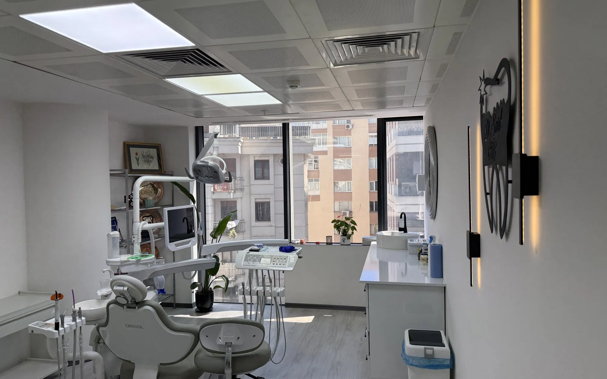 The treatment room at MSG Dent, Mecidiyeköy